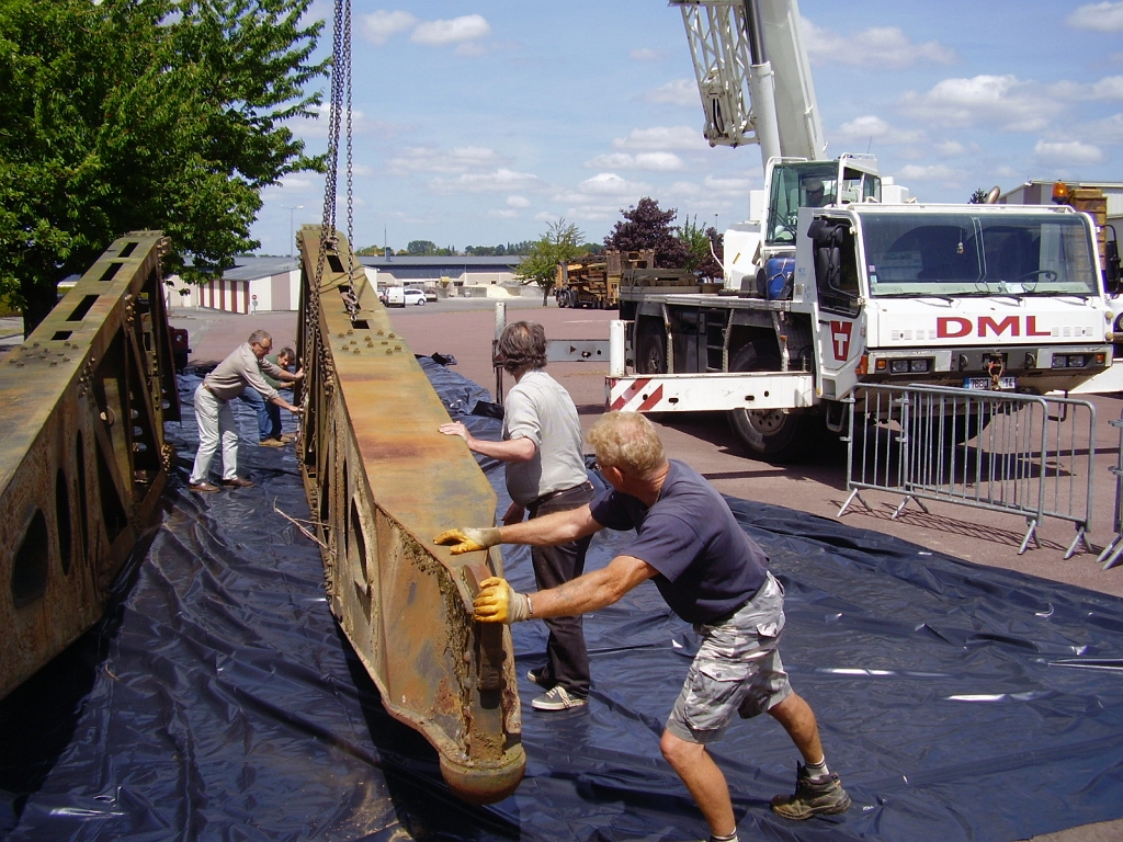 20110601 WHALE:BALEINE ARRIVES IN VIRE FROM BRÉCEY Bill Twohigg 01.jpg